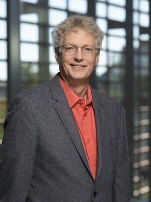 Picture of Kent Choquette, a man with silver hair and glasses. 